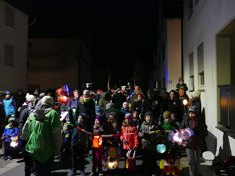 Sankt Martin Laternenumzug durch die Stadt (Foto: Karl-Franz Thiede)